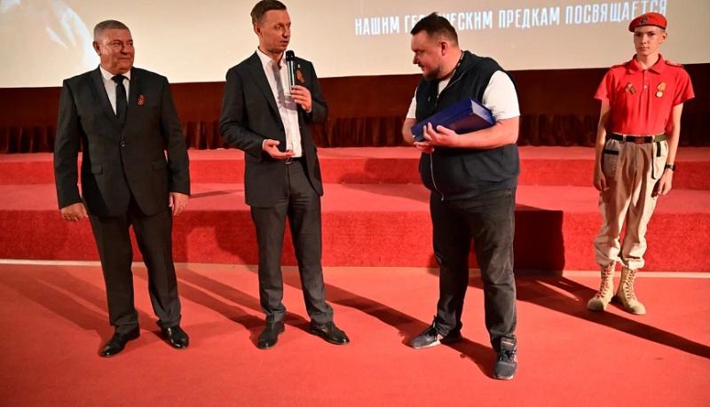 В честь 82-й годовщины разгрома немецко-фашистских захватчиков у стен Новороссийска в городе-герое прошел показ фильма «Бессмертный полк»