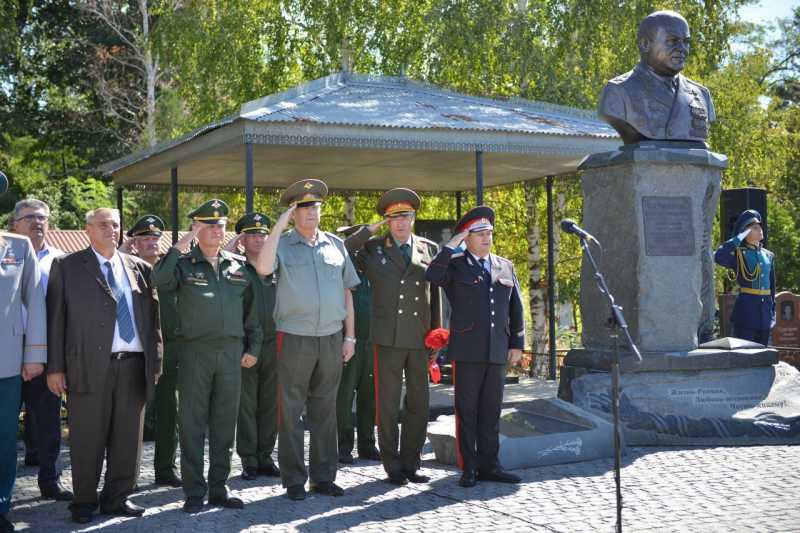 В Краснодаре почтили память Героев России Виктора Казанцева и Геннадия Трошева