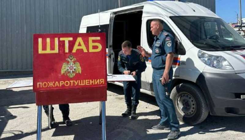 В ликвидации возгорания на мусорном полигоне в Новороссийске задействованы спецтехника, пожарные расчеты и специалисты «Службы спасения»