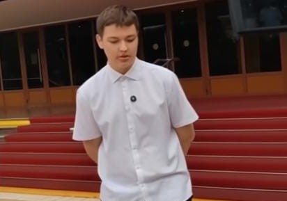 В Новороссийске наградили 17-летнего Егора, который спас бабушку во время атаки БПЛА