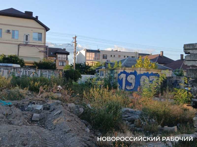 В Новороссийске наведут порядок на участке, где хотели построить  ЖК «Бульвар Черняховского»