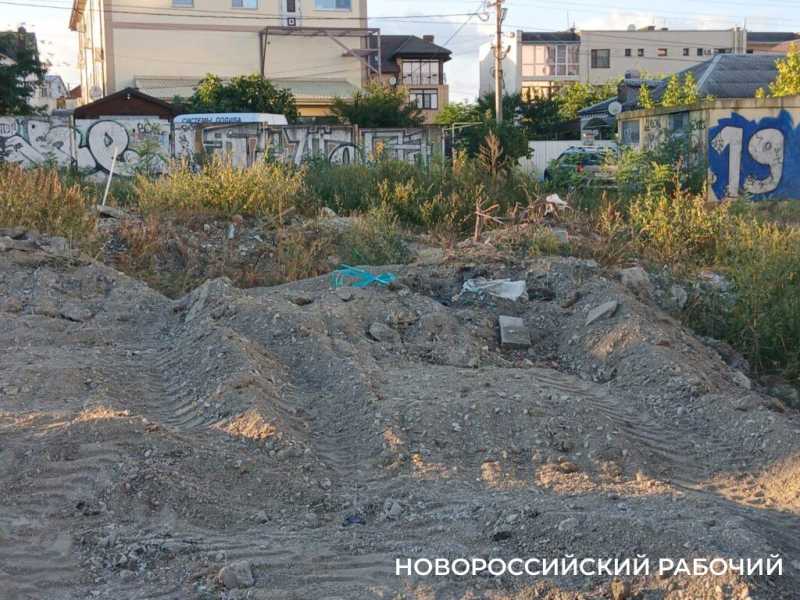 В Новороссийске наведут порядок на участке, где хотели построить  ЖК «Бульвар Черняховского»