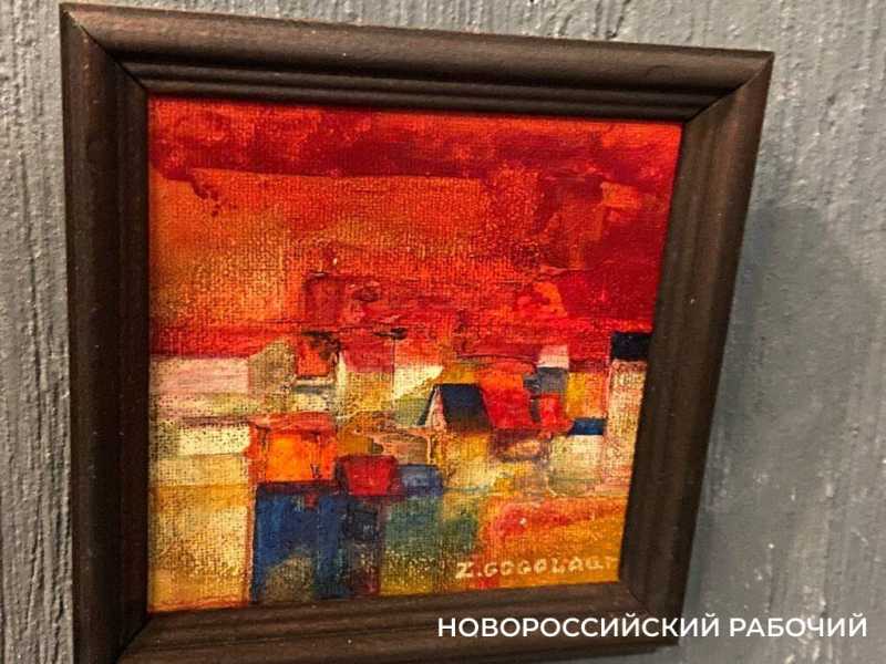 В Новороссийске открылась выставка художника, чью картину купил Рокфеллер