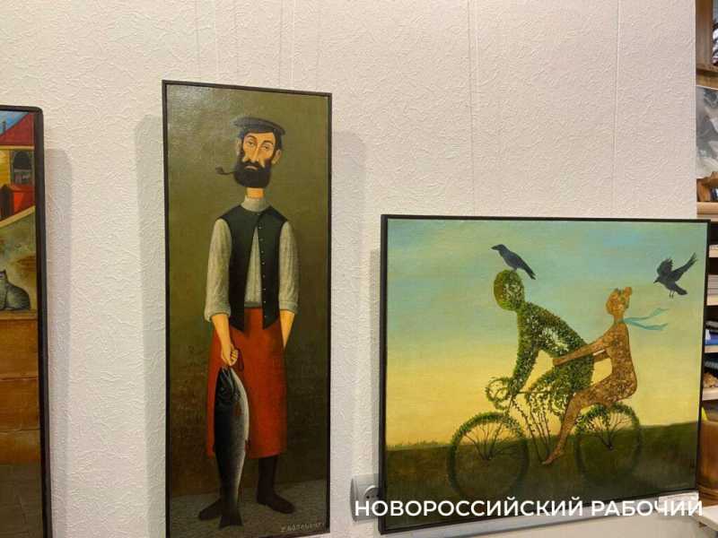 В Новороссийске открылась выставка художника, чью картину купил Рокфеллер