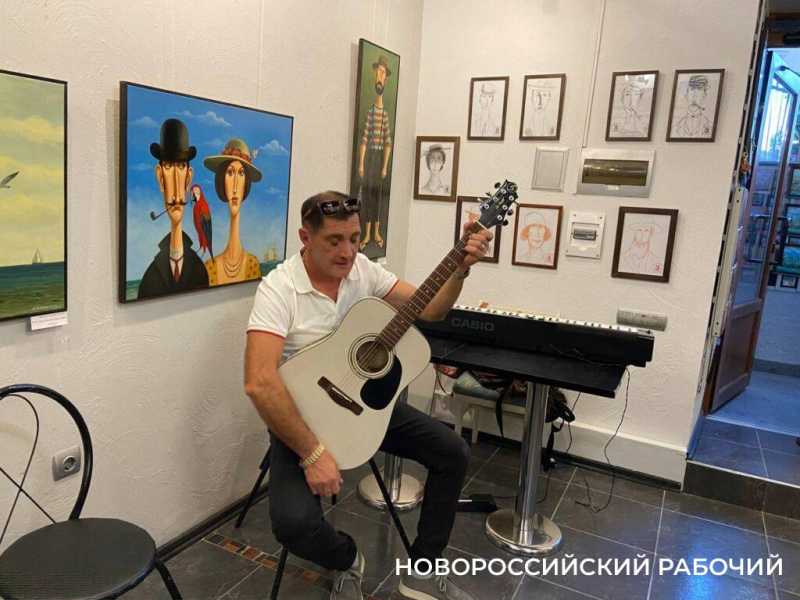 В Новороссийске открылась выставка художника, чью картину купил Рокфеллер