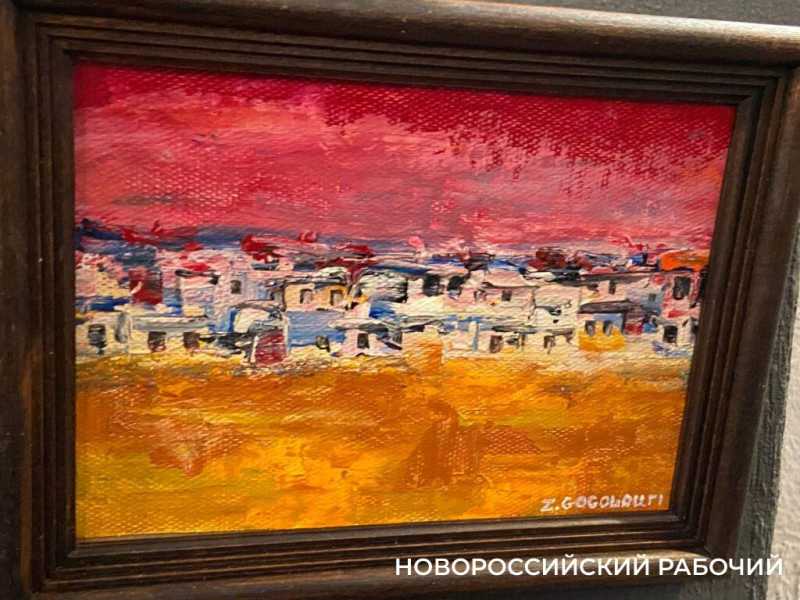 В Новороссийске открылась выставка художника, чью картину купил Рокфеллер