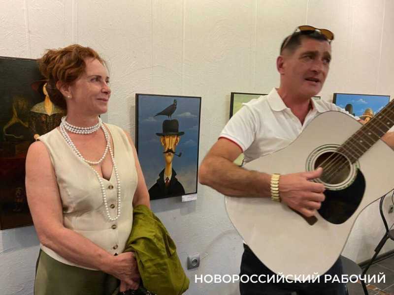 В Новороссийске открылась выставка художника, чью картину купил Рокфеллер