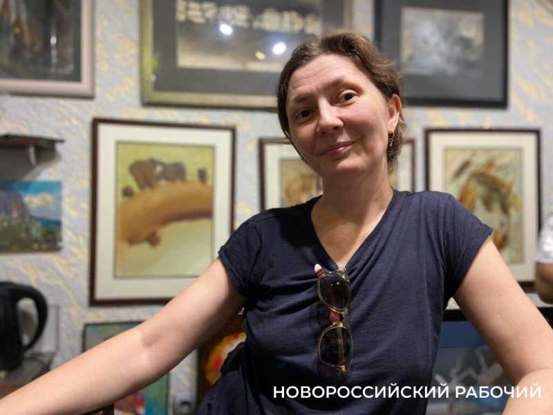 В Новороссийске открылась выставка художника, чью картину купил Рокфеллер