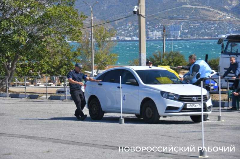 В Новороссийске полицейские Кубани завоевали «золото» по служебному автомногоборью