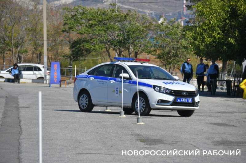 В Новороссийске полицейские Кубани завоевали «золото» по служебному автомногоборью