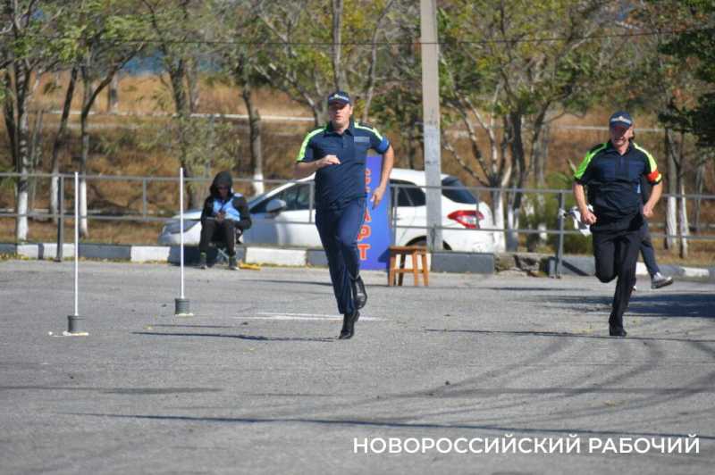 В Новороссийске полицейские Кубани завоевали «золото» по служебному автомногоборью