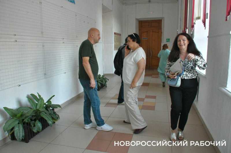 В Новороссийске после атаки ВСУ приняли первых посетителей в пунктах временного размещения