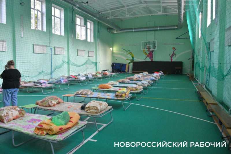 В Новороссийске после атаки ВСУ приняли первых посетителей в пунктах временного размещения