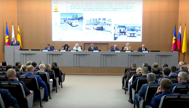 В Новороссийске продолжается борьба с нелегальными перевозками пассажиров и багажа легковыми такси, а также с навязыванием услуг