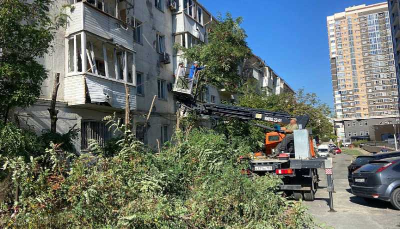 В Новороссийске продолжаются восстановительные работы в домах, пострадавших 24 сентября в результате атаки ВСУ