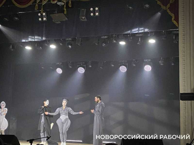 В Новороссийске рэп-театр уложил «Идиота» Достоевского в 90 минут