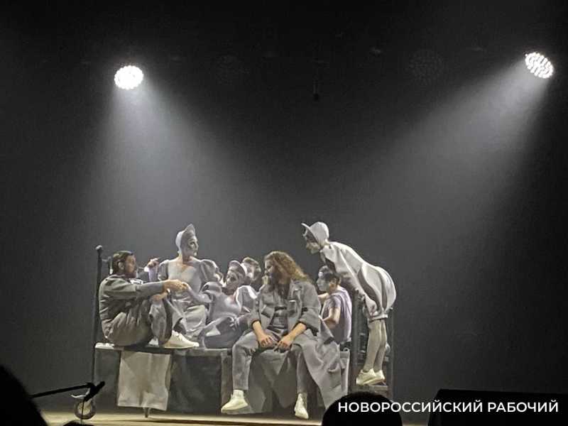 В Новороссийске рэп-театр уложил «Идиота» Достоевского в 90 минут