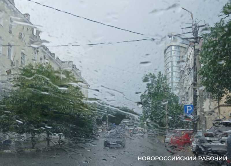 В Новороссийске режим повышенной готовности из-за ливней. Дождь уже капал