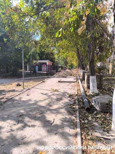 В Новороссийске рядом с детским садом и МКД ведут непонятные строительные работы