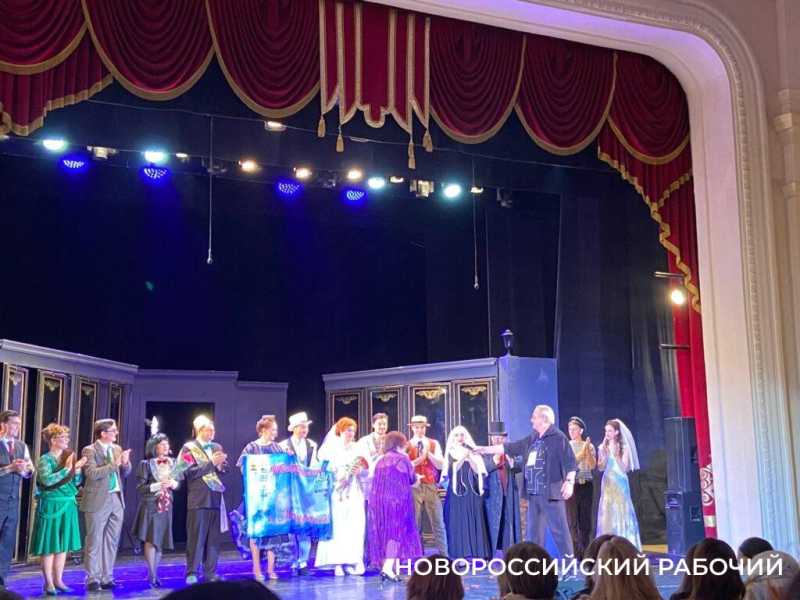 В Новороссийске театр с родины Зельдина собрал почти 700 зрителей