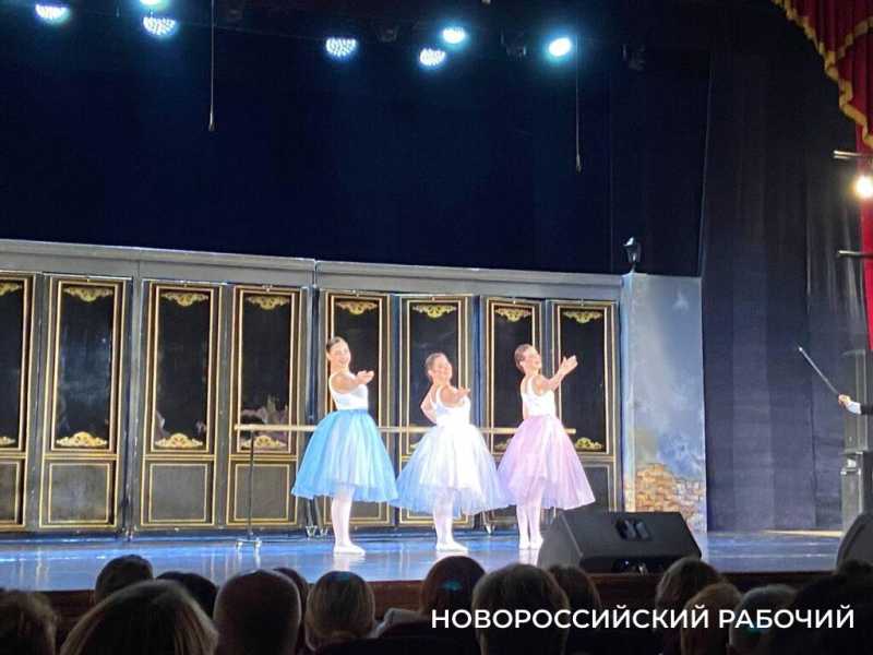 В Новороссийске театр с родины Зельдина собрал почти 700 зрителей