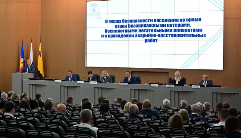В Новороссийске ведутся восстановительные работы в домах, пострадавших от атаки ВСУ 24 сентября