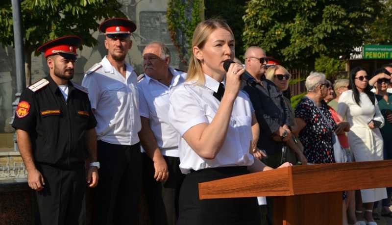 В Новороссийском казачьем кадетском корпусе прошло торжественное построение, посвященное Дню знаний и первому звонку