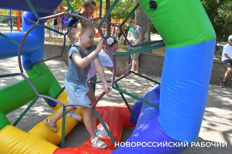 В планетарии Новороссийска попрощались с летней «Планетой счастливого детства»