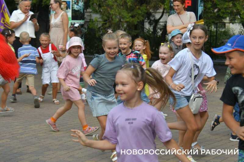 В планетарии Новороссийска попрощались с летней «Планетой счастливого детства»