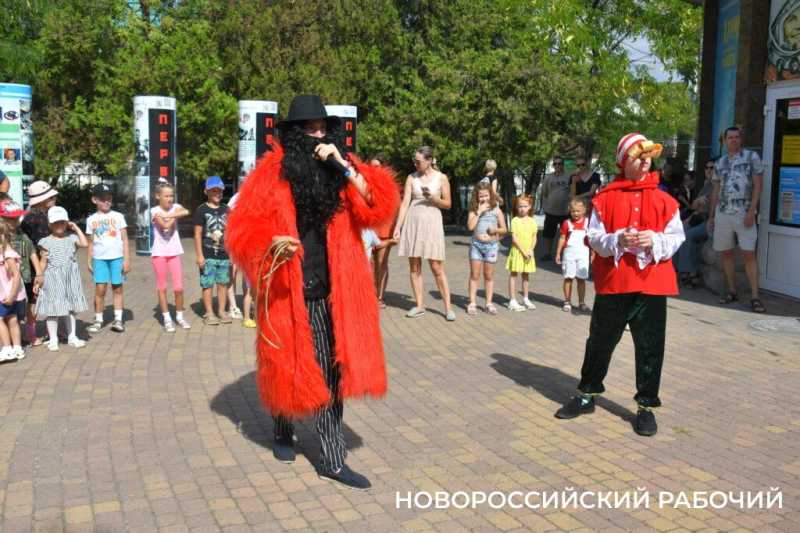 В планетарии Новороссийска попрощались с летней «Планетой счастливого детства»