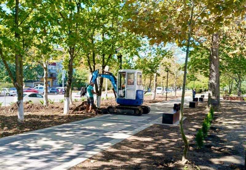 В Темрюке завершают благоустройство общественной территории