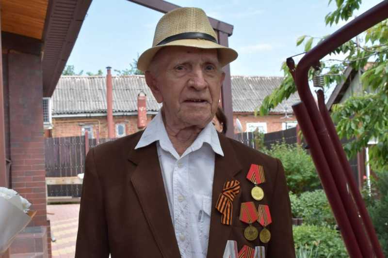 Вениамин Кондратьев поздравил со столетним юбилеем ветерана Великой Отечественной войны
