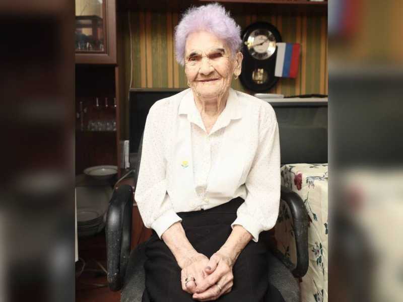 Вениамин Кондратьев поздравил ветерана Великой Отечественной войны со 101-летием