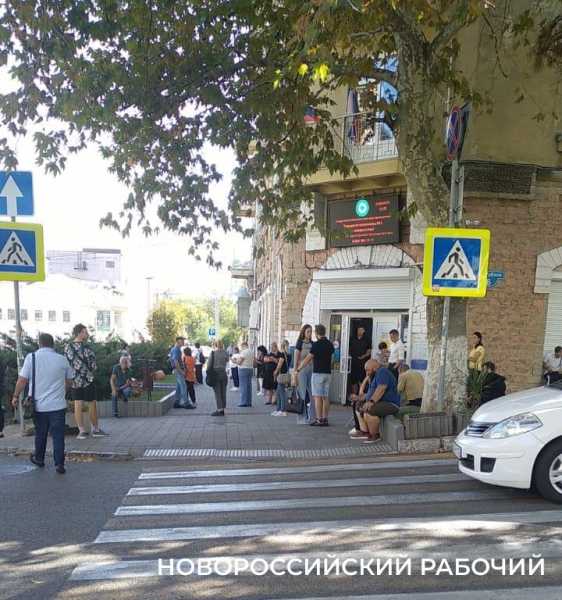 Во время атаки ВСУ новороссийцы отоваривались на рынке, ходили в поликлиники и шли на работу