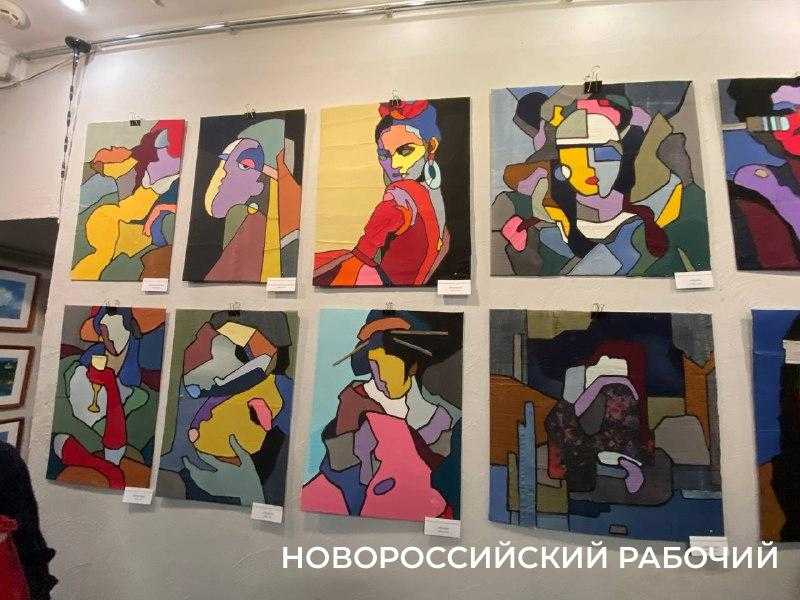Архитектор из Новороссийска сделала джинсы предметом искусства