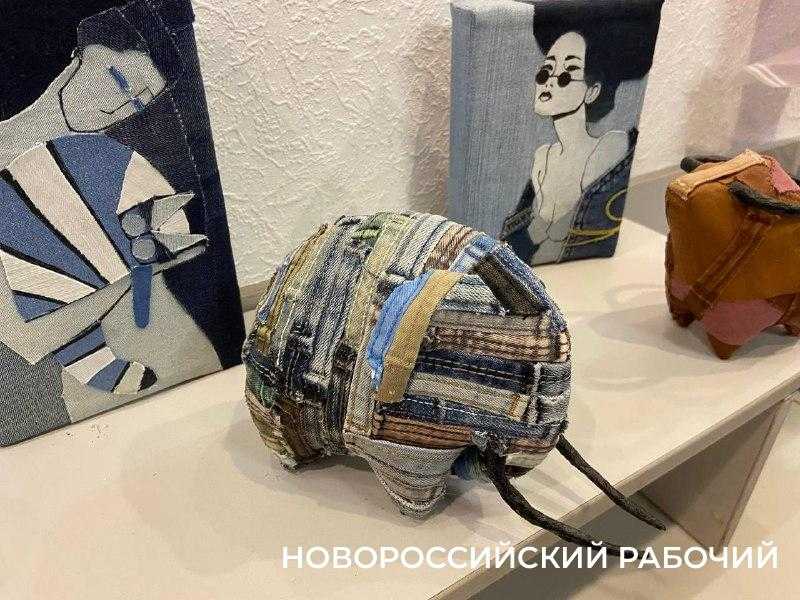 Архитектор из Новороссийска сделала джинсы предметом искусства