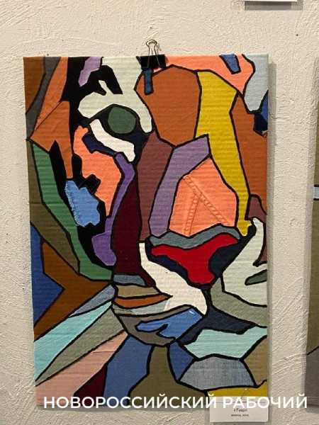 Архитектор из Новороссийска сделала джинсы предметом искусства