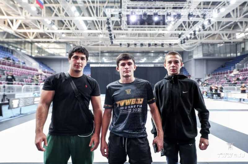 Двадцать медалей открытого чемпионата Евразии лиги TWW завоевали новороссийские борцы