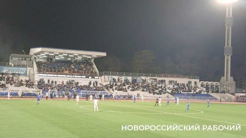 Футбольный вечер в Новороссийске закончился красивой ничьей