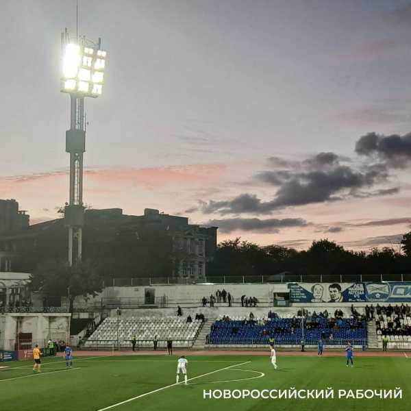 Футбольный вечер в Новороссийске закончился красивой ничьей