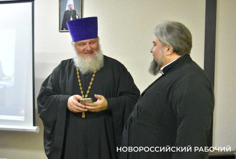 ИИ, прости Господи! Нейросети, которые нам угрожают. В Новороссийске прошли Сергиевские чтения