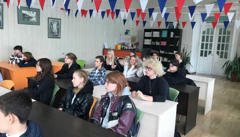 «Кавказ наш край родной»: этнографический час для молодежи города прошел в Центральной библиотеке им. Э.Э. Баллиона