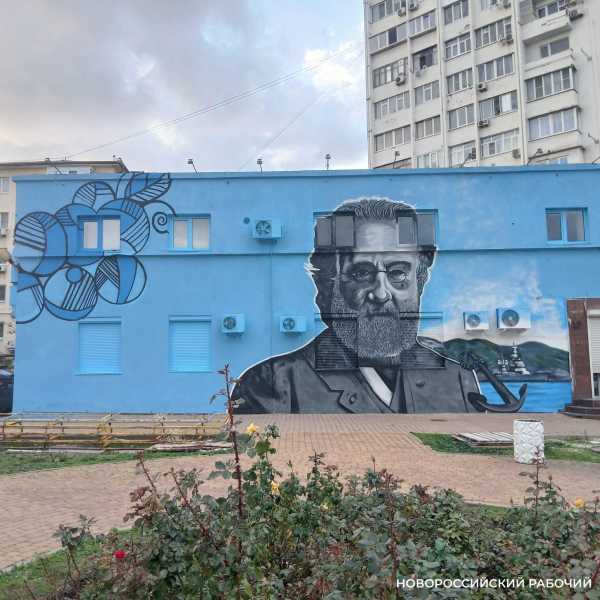 Кто это? В Новороссийске появился мурал в честь Нобелевского лауреата, которого никто не узнал