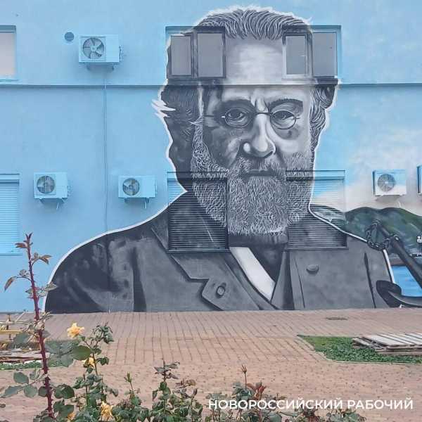 Кто это? В Новороссийске появился мурал в честь Нобелевского лауреата, которого никто не узнал