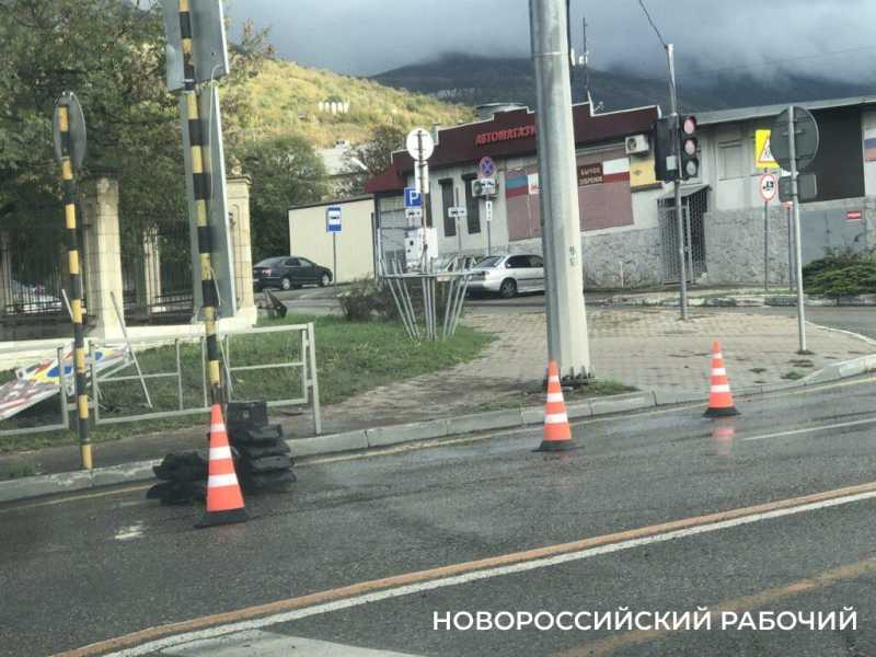 Новороссийцам обещали сократить сроки ремонта дороги на Шесхарисе