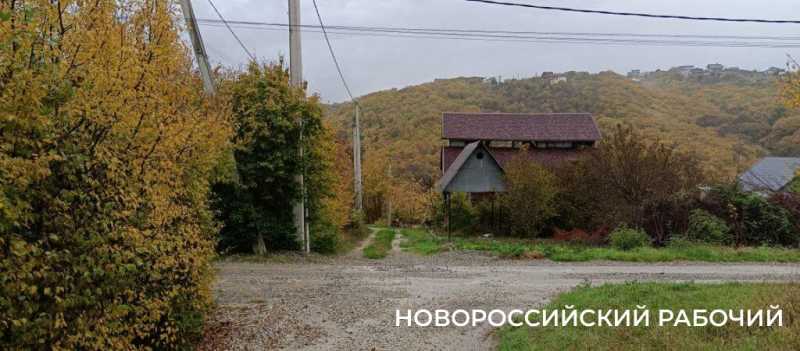 Новороссийцы наслаждаются красками осени перед тремя дождливыми днями