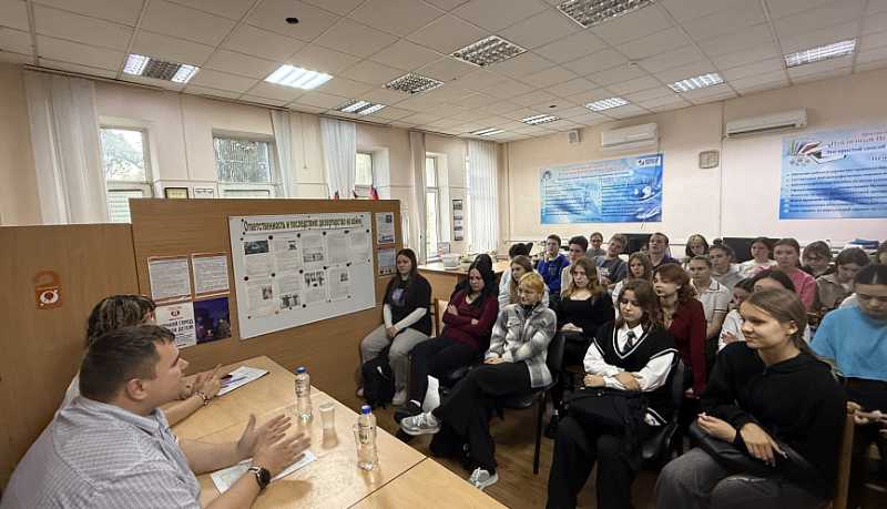 Новороссийские полицейские приняли участие в заседании ﻿клуба «Правовая планета»
