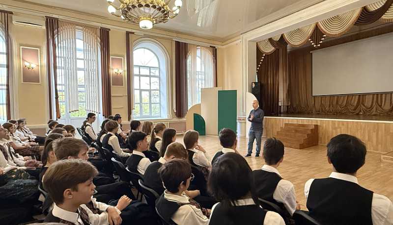 Новороссийские полицейские провели для лицеистов обучающий семинар по профилактике киберпреступлений