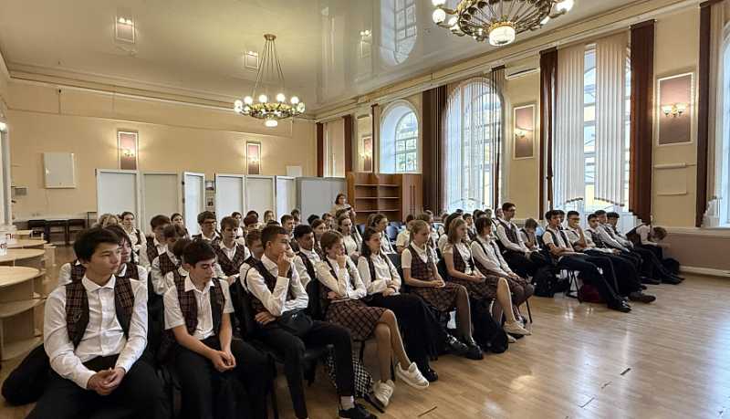 Новороссийские полицейские провели для лицеистов обучающий семинар по профилактике киберпреступлений