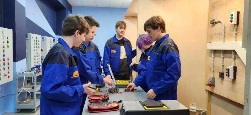 Новороссийский колледж строительства и экономики отмечает 95-летие